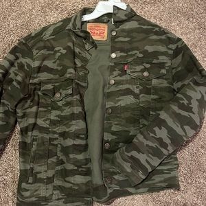 camo levis jean jacket sz medium
